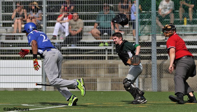 links Neuenbürgs Jackson, rechts der Brettener Jung