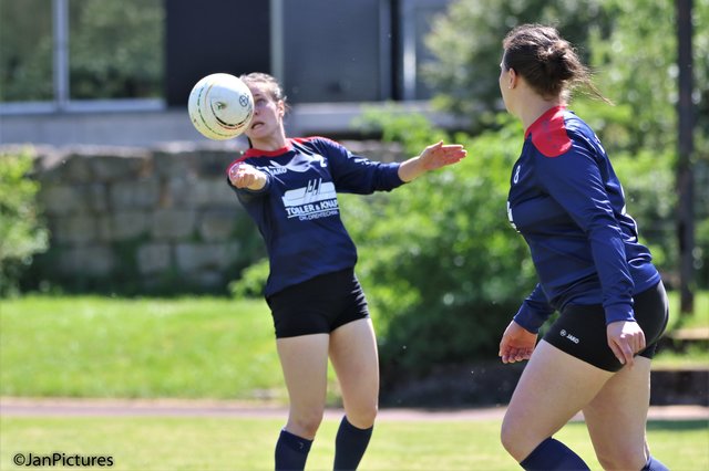 links Saskia Blanc, rechts Birte Baxmann