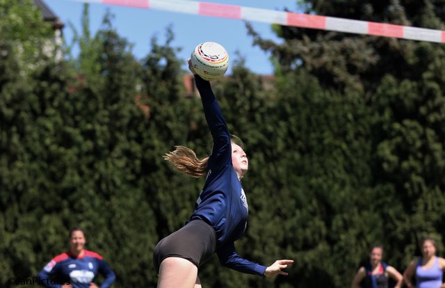 Mit der Nr. 9 Celine Jensen