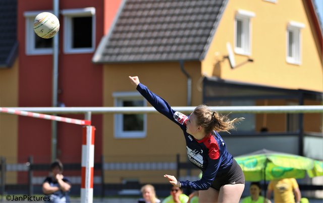 Mit der Nr. 9 Celine Jensen