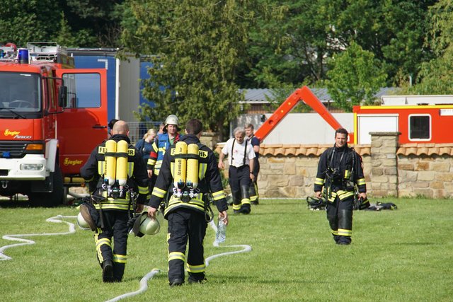 Bei einem Brand in einer Lagerhalle in Östringen (Kreis Karlsruhe) hat es am Montag, 21. Mai, laut Polizei Explosionen gegeben.