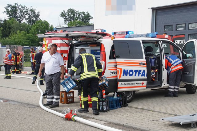 Bei einem Brand in einer Lagerhalle in Östringen (Kreis Karlsruhe) hat es am Montag, 21. Mai, laut Polizei Explosionen gegeben.