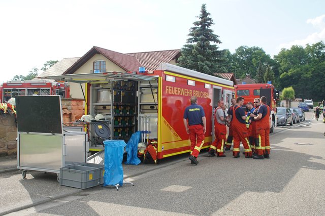 Bei einem Brand in einer Lagerhalle in Östringen (Kreis Karlsruhe) hat es am Montag, 21. Mai, laut Polizei Explosionen gegeben.