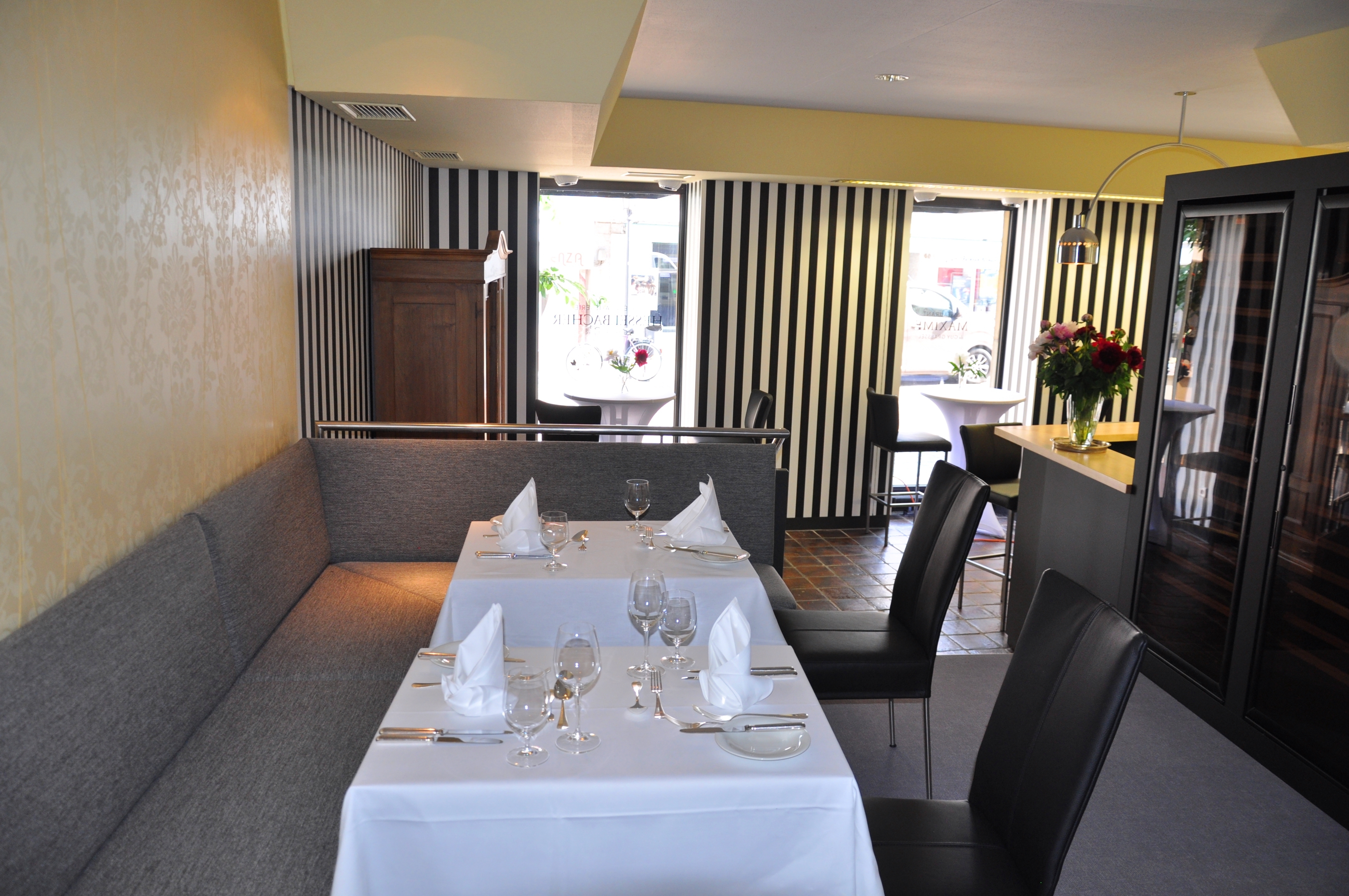 Komfortabel und stilvoll genießen: Vormittags und nachmittags herrscht neuerdings bei Guy Graessel Cafébetrieb, mittags und abends steht der Gastraum den Restaurantbesuchern offen. Foto: ch
