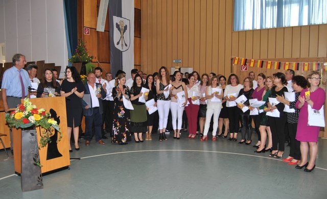 Austausch der Gastgeschenke bei der Begrüßung am Freitagabend in der Stadthalle. | Foto: Rudolf Haller