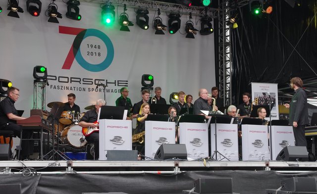 Sorgte für klangvolle Unterhaltung: die Porsche Big Band.