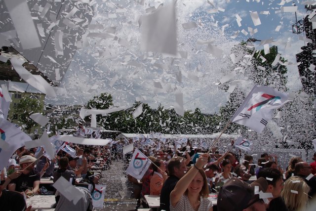 Es gab etwas zu feiern am Sonntag: Klassensieg für die Porsche mit der Nummer 91 und 92 in der Kategorie GTE.