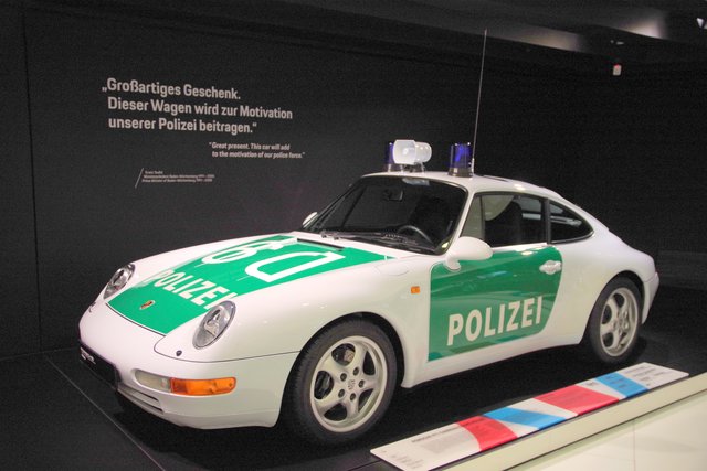 Ein Porsche 911 für die Autobahn Polizei Baden-Württemberg.