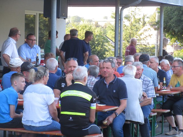 Geselliges Beisammensein der Fußballgemeinde in Büchig