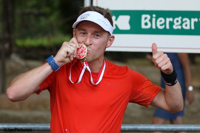 Sieger beim 10.000m Lauf Bart Czulak