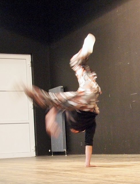 und die Breakdancer des Jugendhauses zeigten akrobatische Tanzleistungen ...