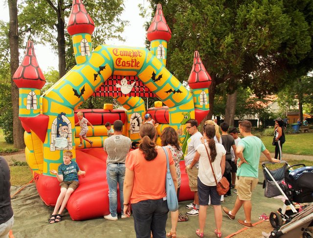 ... und die Hüfburg war toll für die kleinen Hüpfer ...