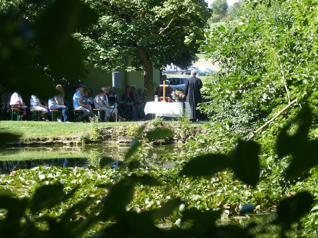 Gottesdienst im Grünen beim "alten" Pumpenhäuschen