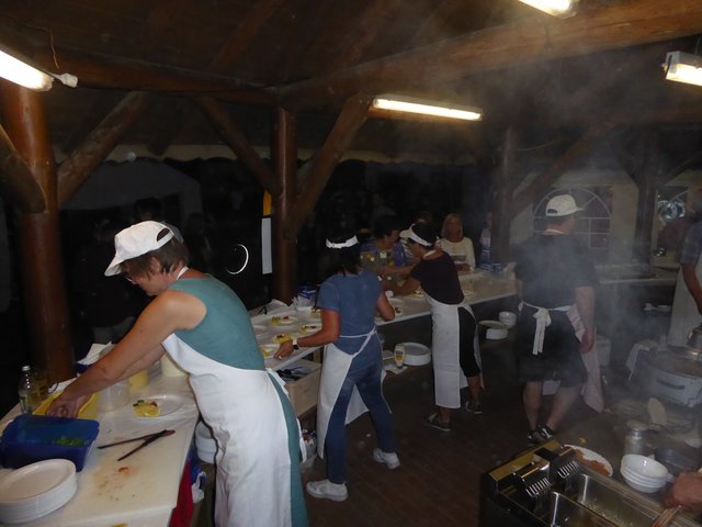 Alle schwer beschäftigt!