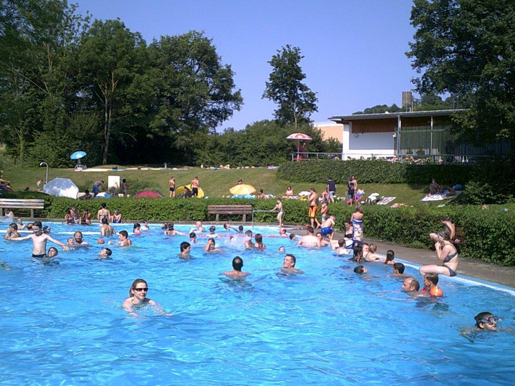 Das Freibad in Sternenfels: Eine ehrenamtlich gepflegte Oase in Zeiten des Klimawandels.