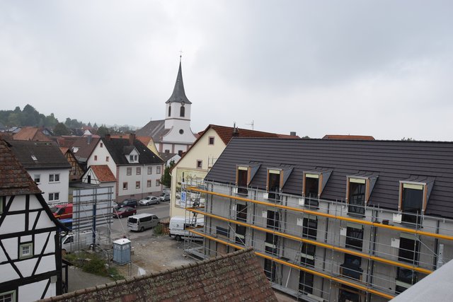 Gesundheitszentrum Jöhlingen: Blick vom Dach des Hauses der Gesundheit zur Martinskirche. Foto: ch