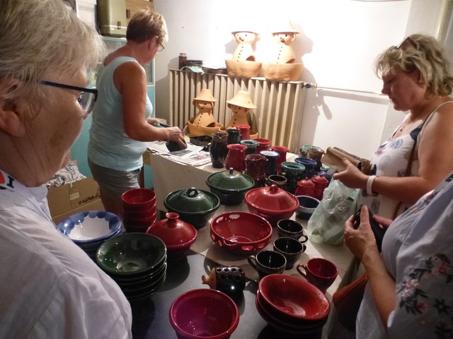 Diedelsheimerinnen im Kaufrausch beim letzten Töpfer in Obanya