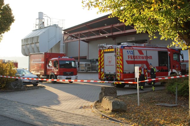 ﻿Bei einer Firma im Ferdinand-von-Steinbeis-Ring in Sternenfels ist am Dienstagmorgen, 16. Oktober, gegen 7.30 Uhr vermutlich aufgrund eines technischen Defekts an einer Maschine eine Flüssigkeit ausgetreten, die als Gefahrstoff eingestuft wird.