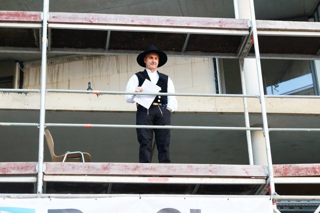 Polier Klaus Bismarck beim Richtspruch.