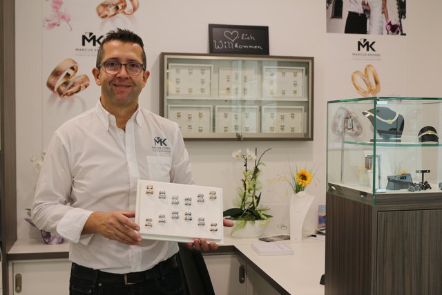 Zwischen über 800 Paaren Trauringen können Verlobte im MK Schmuck & Trauringstudio wählen.