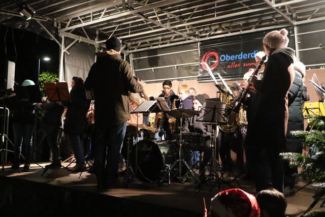 Für ein adventliches Rahmenprogramm sorgte der Musikverein Oberderdingen.