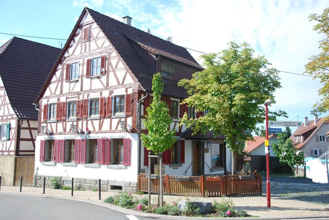 Sanierung von Gewerbeobjekt: Am Gasthaus Lamm im Unterdorf hat die Kommunalbau GmbH im Jahr 2014 Fenster und Fassade saniert. | Foto: Kommunalbau GmbH