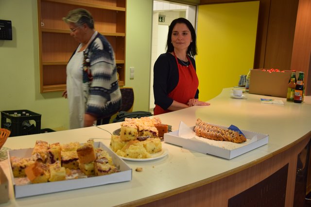 Leckeres zur Kaffeestunde: Die weihnachtlichen Backwaren haben die Bäckereien Gerweck, Zickwolf und Weigel gespendet. Foto: ch