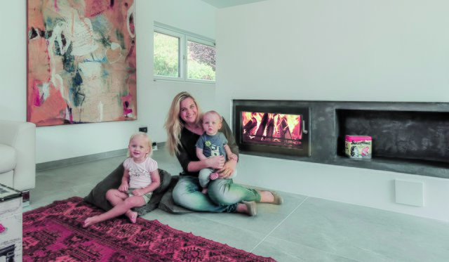 Die Kombination von Kachelspeicherofen und Keramik-Schornstein bieten ein hohes Maß an Versorgungssicherheit. | Foto: IPS/Biofire, TRD Bauen und Wohnen