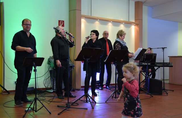 Die Chorlecithin-Formation "Zeitlos" unterhielt die Besucher auf gewohnt heitere Art. Foto: ch