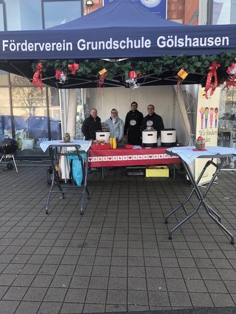 Catering im Industriegebiet Gölshausen mit Käseraclette, Steaks, Würstchen und Heißgetränken