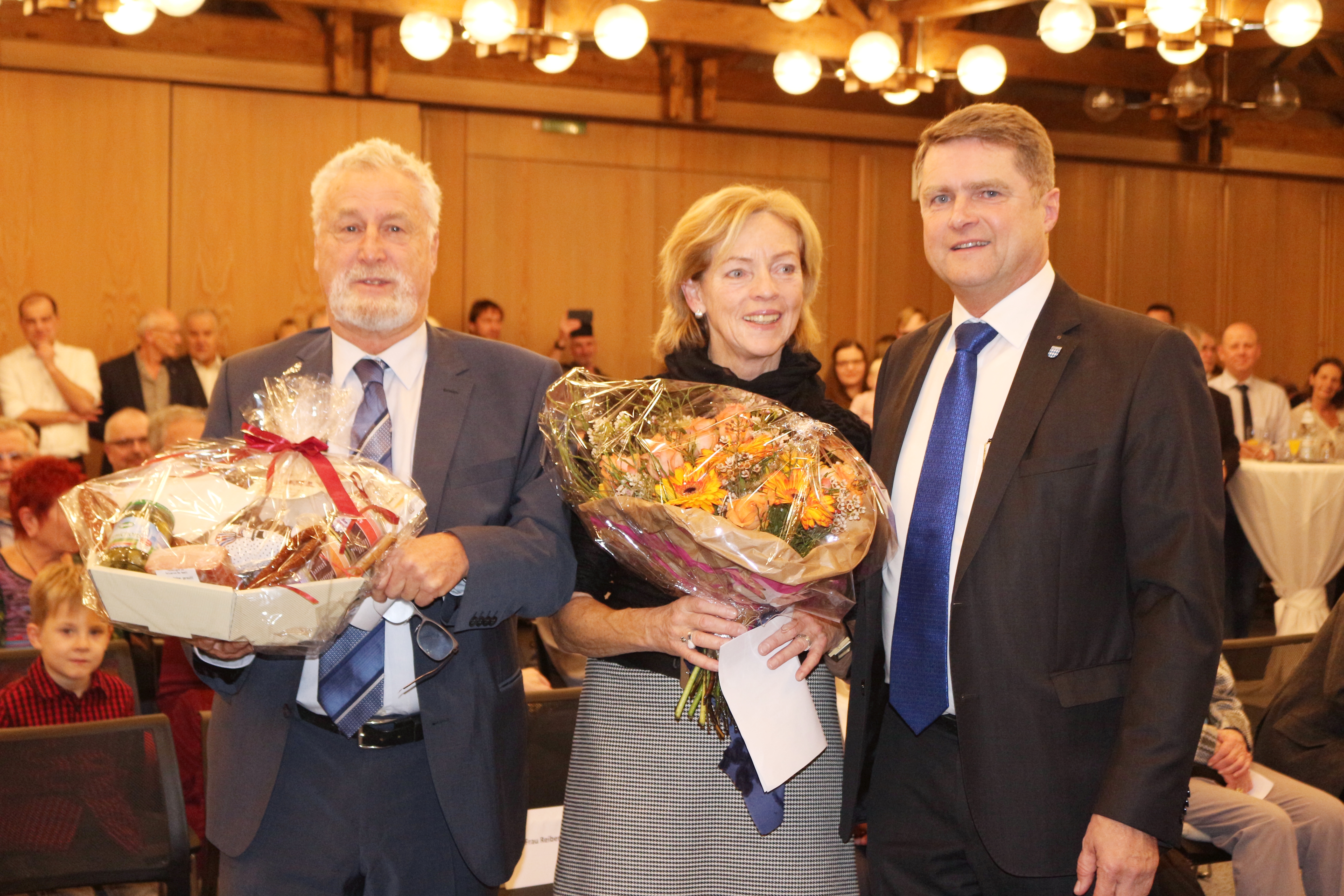 Hans Joachim Reiber mit Ehefrau Verena und Oberbürgermeister Martin Wolff beim Empfang der Stadt Bretten anlässlich seines 70. Geburtstages.