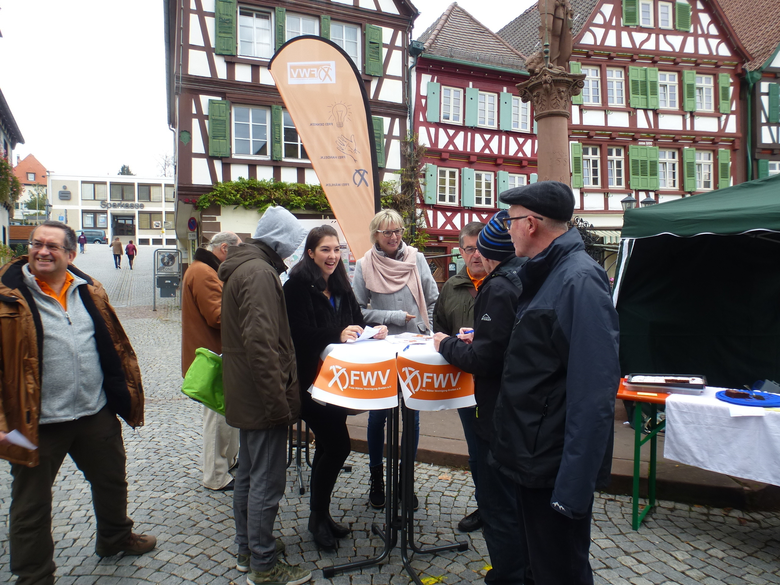 Auf dem Brettener Marktplatz hatte die FWV Mitte November auf ihre Umfrage zur Mobilität aufmerksam gemacht. fwv