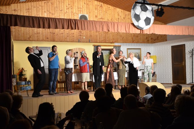Die Theatergruppe des FC 07 Heidelsheim präsentierte zum 34. Mal in Folge wieder ein humorvolles und unterhaltsames Theaterstück.