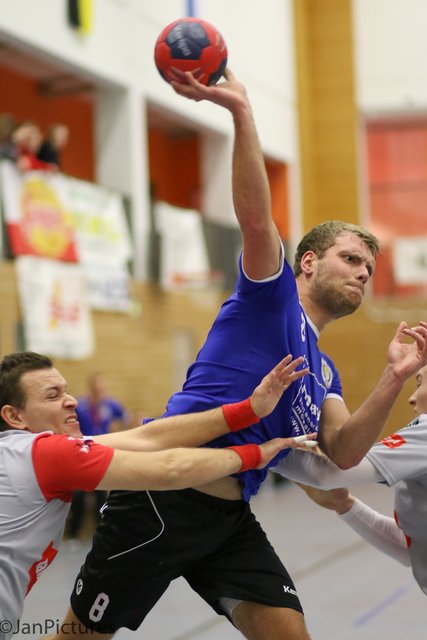 Für die SG Sulzfeld/Bretten am Ball Paul Buchwald.