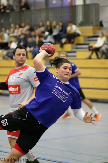 7 Treffer von Fabian Herkens für die SG Sulzfeld/Bretten, hinten links die 44 Oliver Stolz von der TG Neureut