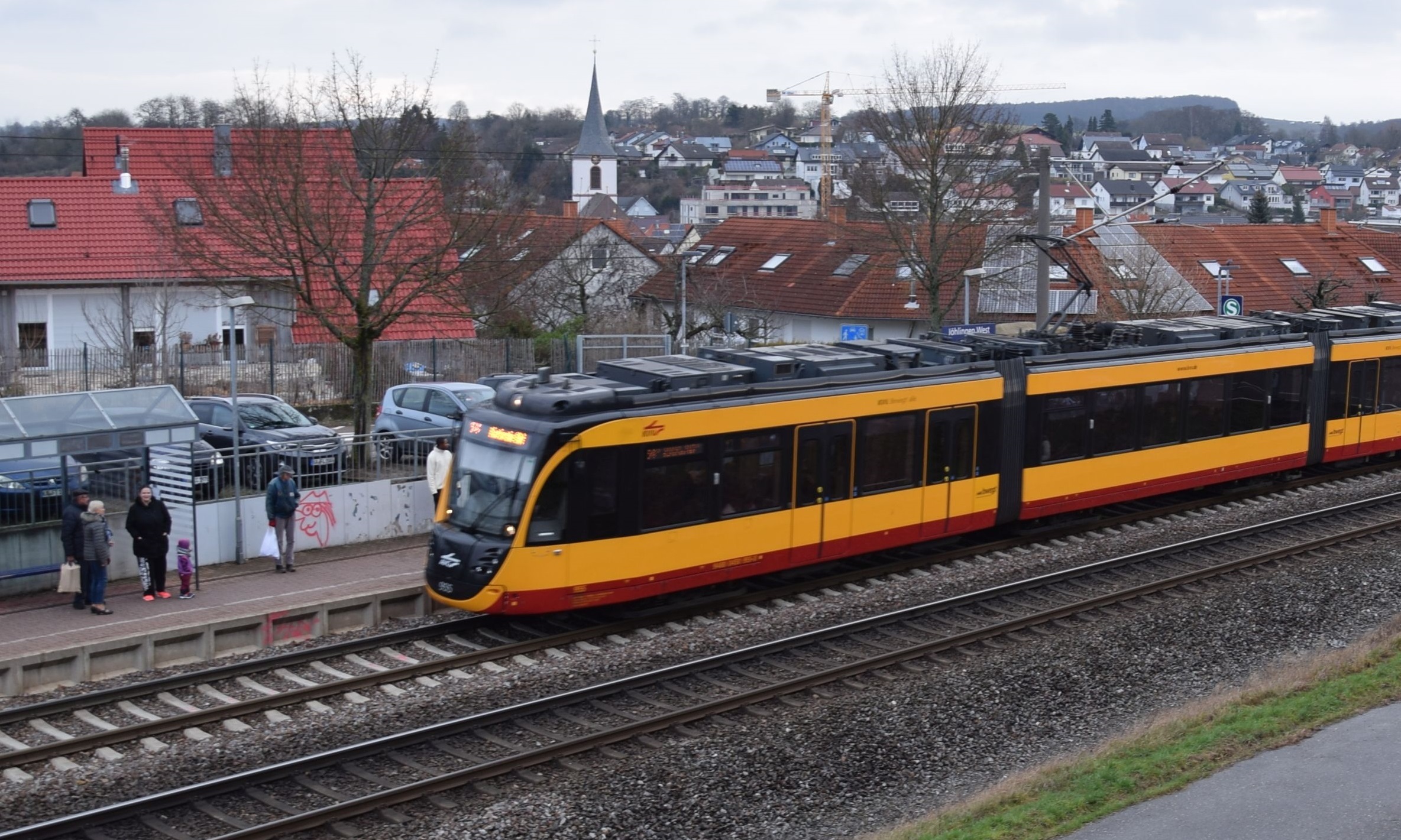 Grund für Verspätungen: Hinter der Haltestelle Jöhlingen-West verengt sich die Stadtbahnstrecke bis Karlsruhe-Grötzingen auf ein Gleis. Foto: ch