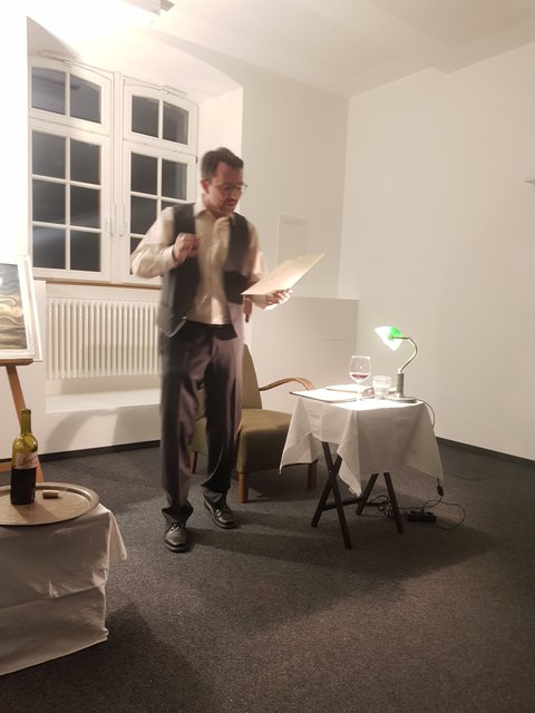 „Empfänger unbekannt". Teatro Gillardo brilliert im neuen Bürgersaal des Rathauses Gondelsheim.