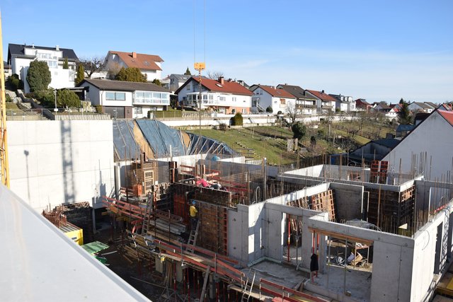 Am dritten Bauabschnitt, dem haus des Wohnens, wird noch gebaut. Foto: ch