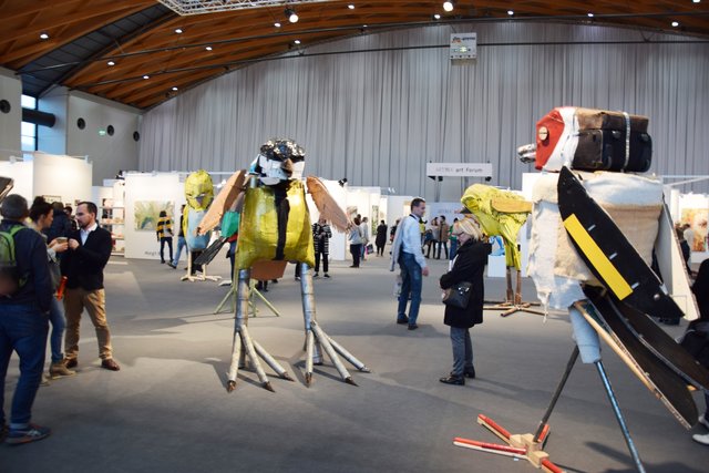 Zwitschern gehen: Die "hoch gezoomten" Singvögel-Skulpturen des Leipziger Künstlers Matthias Garff nehmen mitunter menschliche Züge an. Foto: ch
