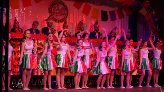 TSV Tanzgruppe in italienischer Trikolore