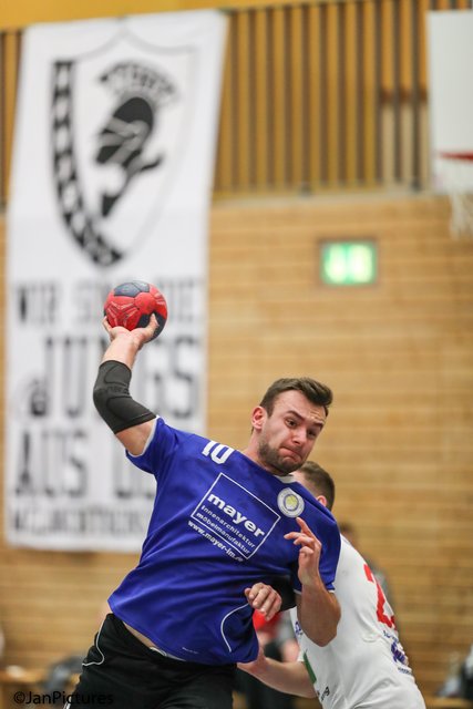 Am Ball Johannes Pitz von der  SG Sulzfeld/Bretten