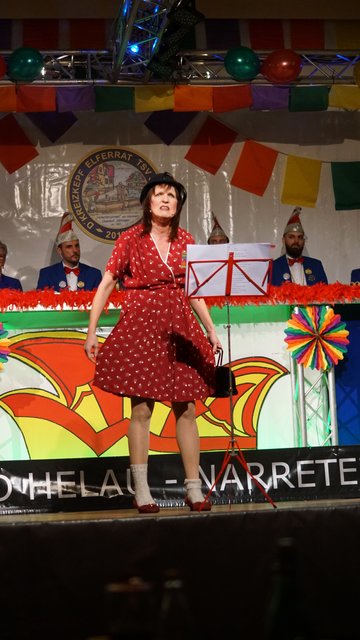 Beate Maier als Walburga auf Männersuche