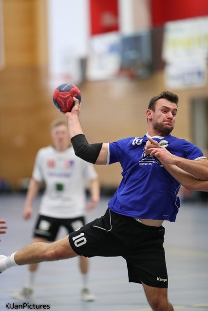 Am Ball Johannes Pitz von der  SG Sulzfeld/Bretten