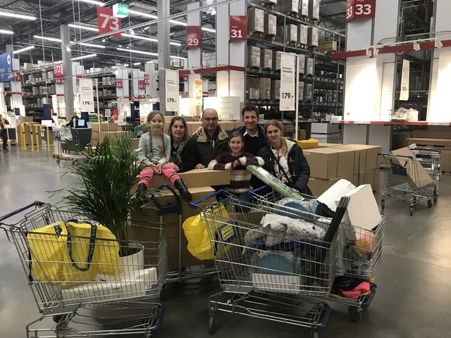 IKEA-Großeinkauf durch Mitglieder des Fördervereins