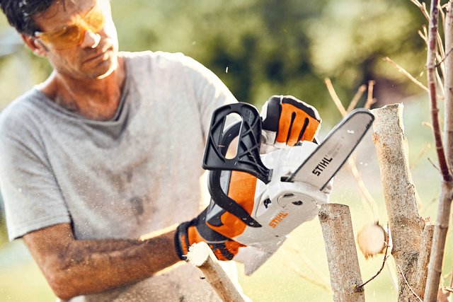 Der Rückschnitt im Frühjahr schafft die Basis dafür, dass Bäume und Sträucher umso besser wieder austreiben können. Foto: djd/STIHL