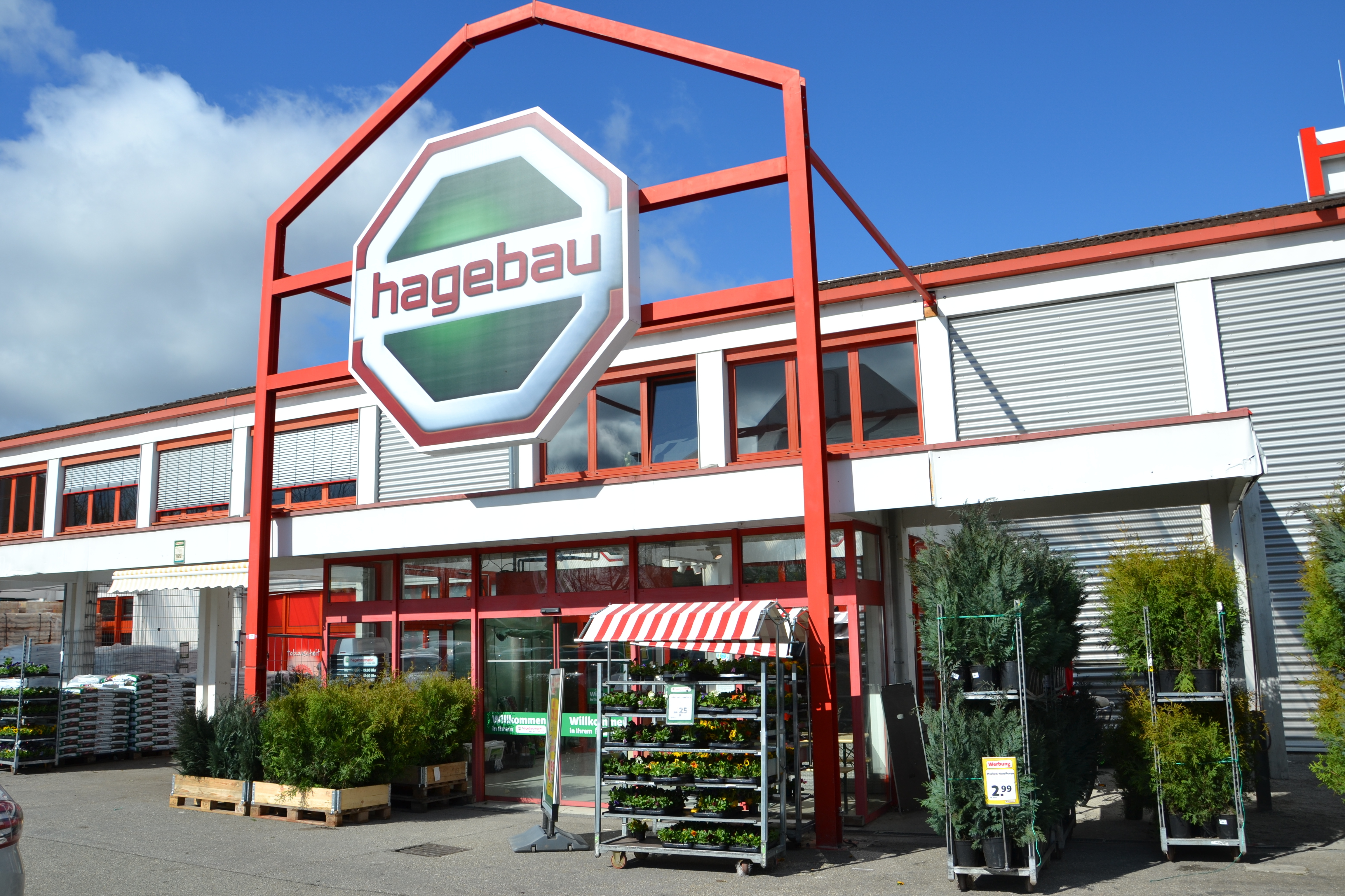 Erstrahlt nach dem Umbau im neuen Glanz: der Wertheimer hagebaumarkt in Bretten.