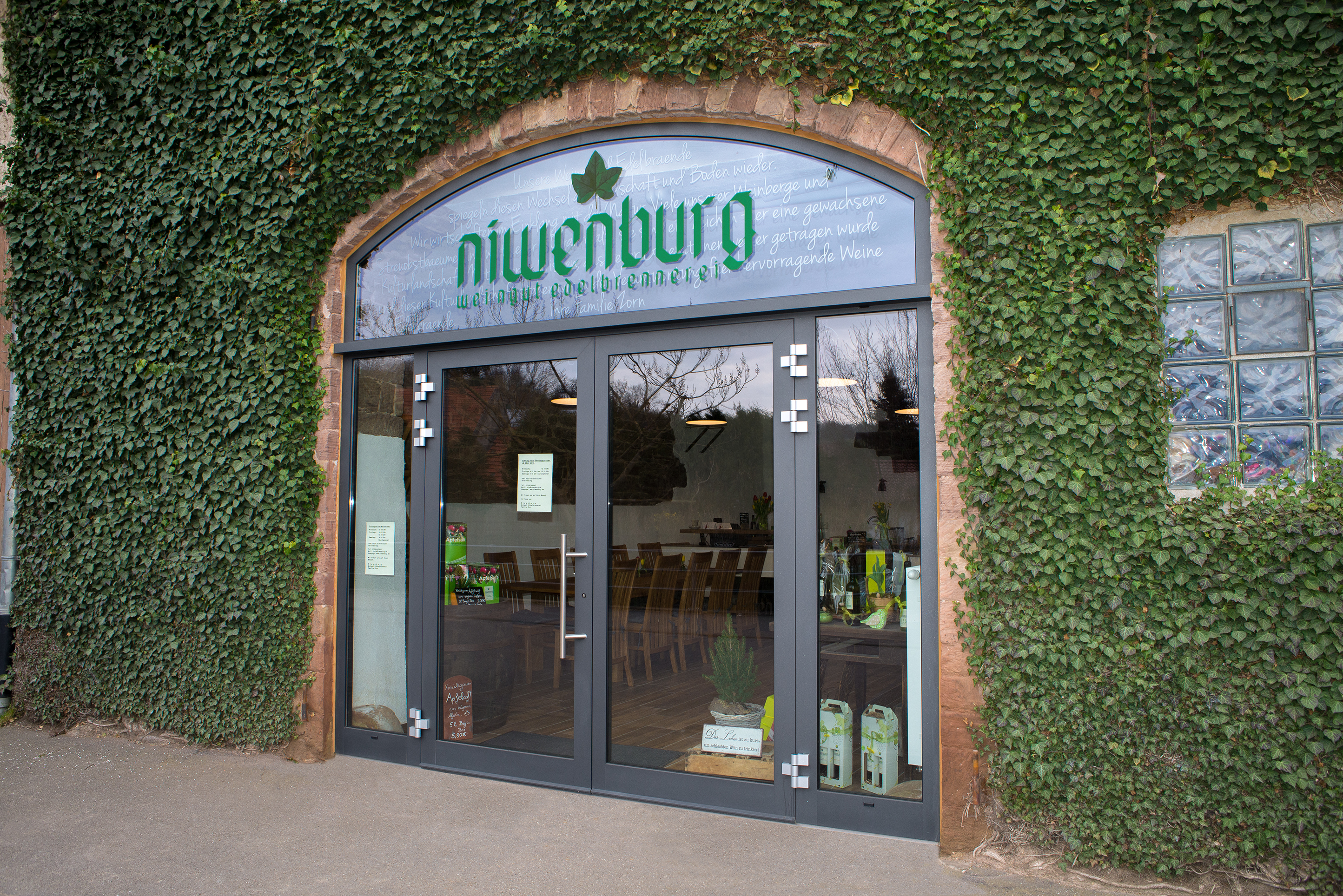 Genussvoll: Freuen Sie sich auf einen kurzweiligen und aromatischen Abend im Weingut Niwenburg in Kraichtal-Neuenbürg.