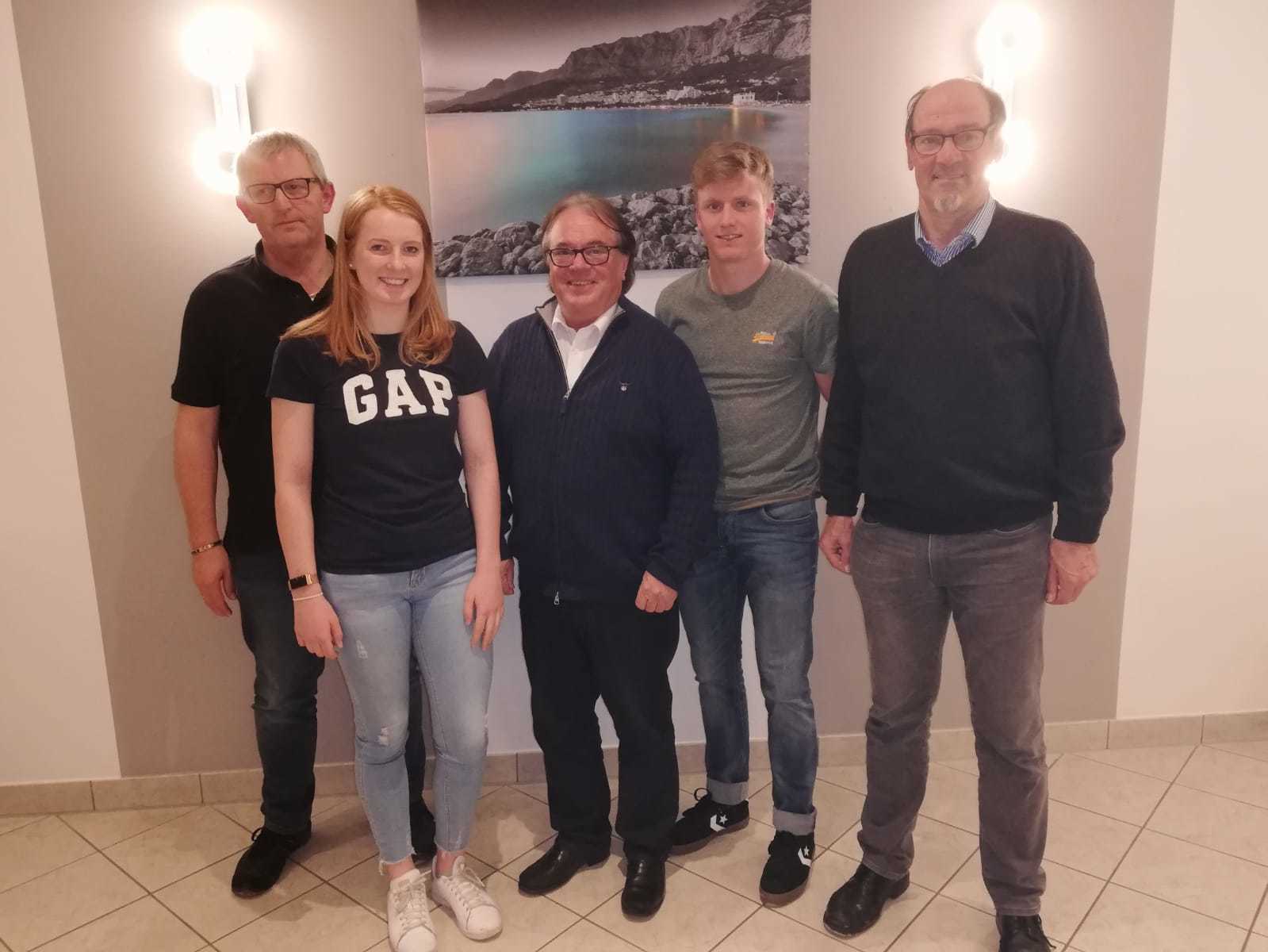 Ehrungen beim RSC. Das Bild zeigt (von links) zweiter Vorsitzender Thomas Föll, Nina Reichenbach, Gerhard Sauter, Jonas Friedrich, erster Vorsitzender Gernot Hörner.