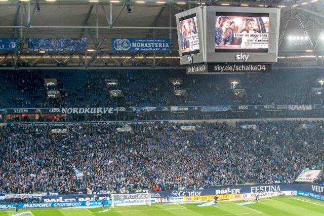 Dass im Profifußball viel Geld fließt, ist kein Geheimnis. Die DFL meldet immer neue Rekordsummen für die Medienrechte der kommenden Spielzeiten.
| Foto: (Foto: © BMVI /TRD Wirtschaft)