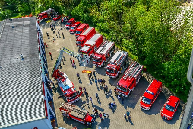 Einsatzfahrzeuge der Feuerwehr Bretten 
(Foto: Elija Ferrigno)
